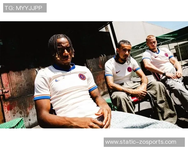 耐克体恤助力足球运动爱好者展现个性与激情的完美选择 耐克体恤助力足球运动爱好者展现个性与激情的完美选择