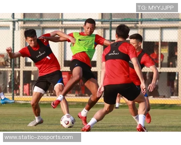 足球大师统帅的战术智慧与球队管理之道探秘 足球大师统帅的战术智慧与球队管理之道探秘